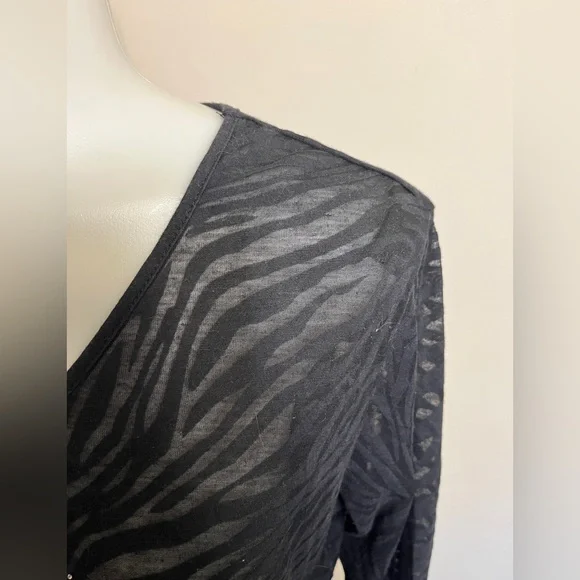 NFL Team Apparel Women’s Chicago Bears Rhinestone V-Neck Sheer LS Top, Sz XL - Picture 2 of 5